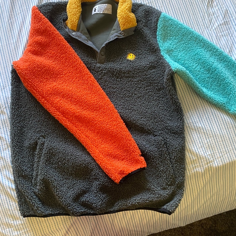 Dutch bros Sherpa Pullover